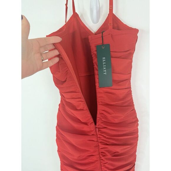 NEW‎ Elliatt Dress Womens XS Ruched Midi Bodycon Pippa Cocktail Prom Red - Picture 5 of 10